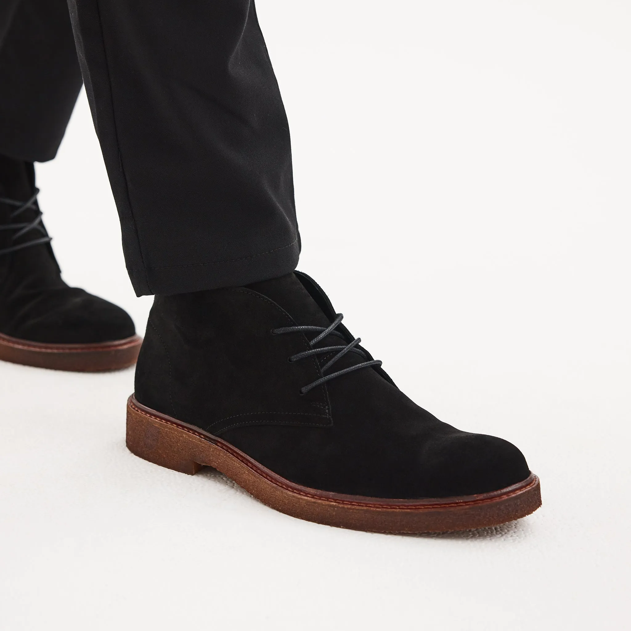 Chukka Mens Leon Black Suede